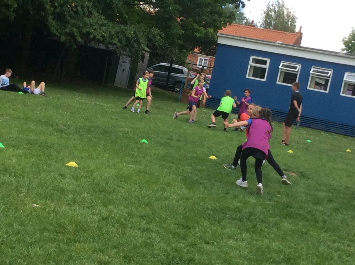 WelbournPrimary's tweet photo. Fantastic Fun in Moonstone PE learning how to play English-American football with Mr Green #CGSOutreach #primaryPE https://t.co/v5l322WaTD