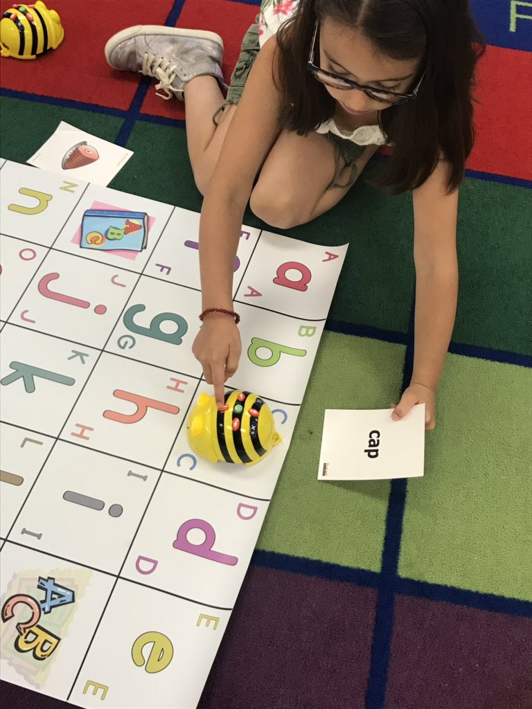 MWitles's tweet photo. Love to see my students focused and working hard at Literacy Centers! #AACPSAwesome #LearninginK #Iwillmissthem https://t.co/Os3lbWEtKk