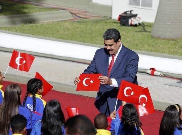 #WeAreMaduro #irtibatıKoparmayalım