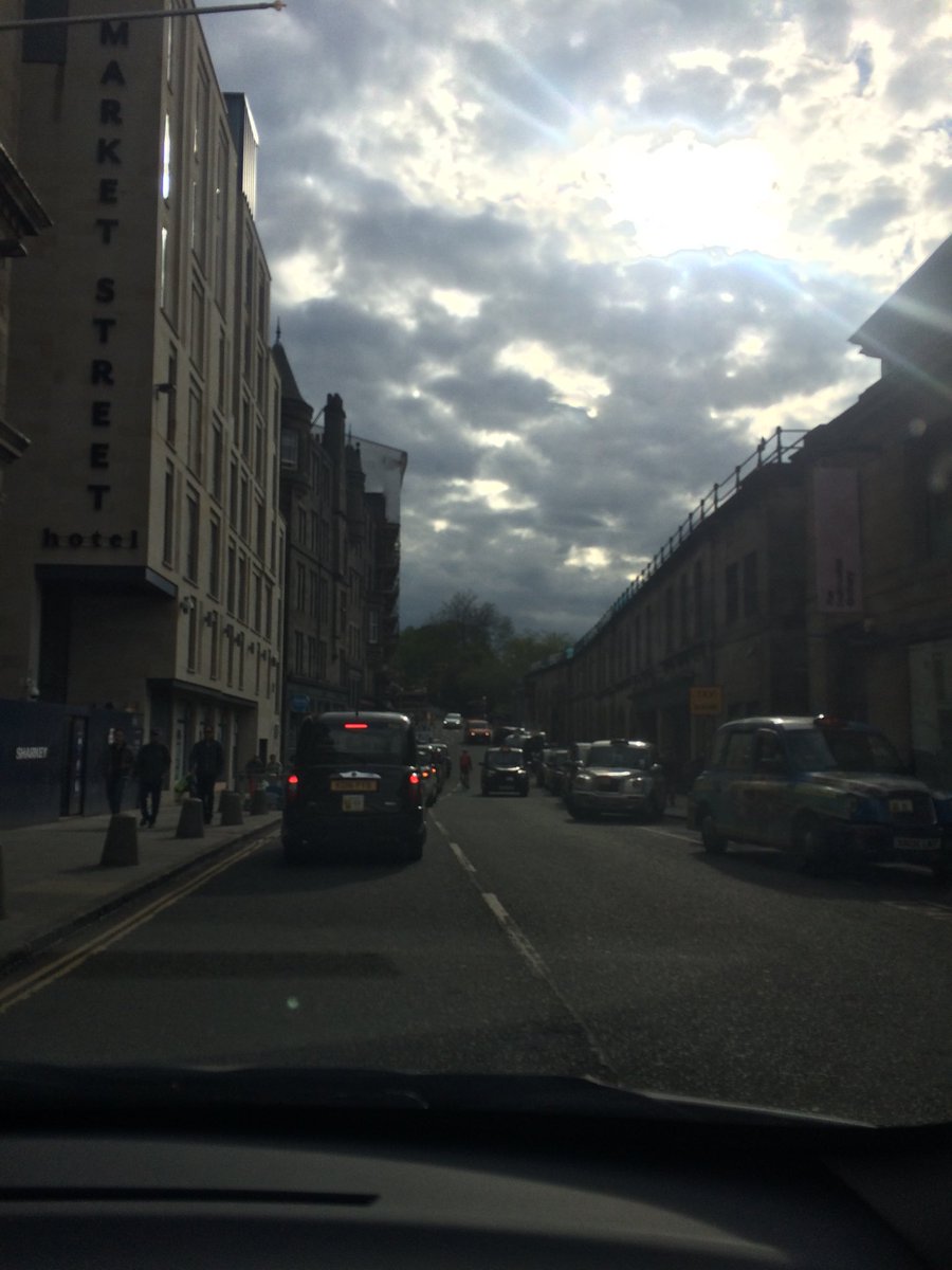 ⁦<a href="/Edinburgh_CC/">The City of Edinburgh Council</a>⁩  Market Street is a disgrace. Taxis everywhere, locals held up, visitors confused, Taxi drivers no doubt frustrated.  A shocking first impression of our Capital after getting off the train #shambles