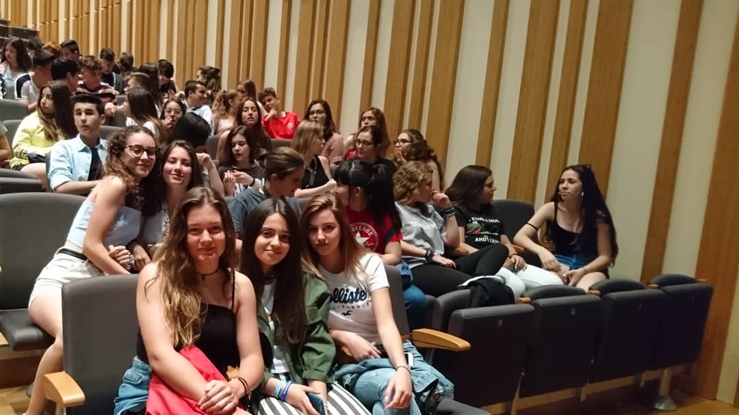 Aquest matí hem assistit a l'acte de cloenda del <a href="/VngReacciona/">Vilanova Reacciona</a>, a l'Auditori Eduard Toldrà. Estem molt contents de veure com ha quedat el nostre curt. Ens l'hem treballat molt i ha estat una experiència molt gratificant!
