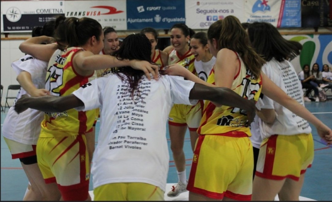 JP_Torralba's tweet photo. Però SOBRETOT, GRÀCIES a elles. Per la complicitat, per l'esforç i la generositat, per creure sempre en una idea i manera de ser, fer i treballar. 🙌👏 GRÀCIES 😊 😁
I sí, som #LF2
I tot és perquè #JuntesSomMésFortes https://t.co/BDpAtpogJk