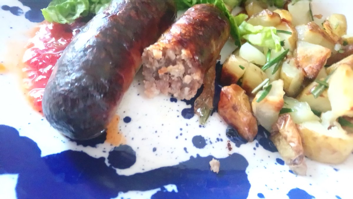 GfEpic's tweet photo. @SamsPigs Naga chilli sausages were nice and spicy at @DorsetFoodDrink Dorchester 
@Dorset_Hour #dorsethour 
https://t.co/yQ6cVR2VEX https://t.co/DSdqlgHynF