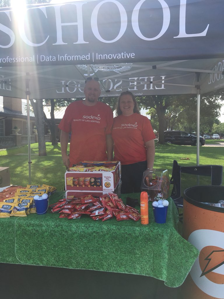SodexoLife's tweet photo. Passing out snack to golfers on this beautiful day.  It was only a little (a lot) hot, but for such a great cause...who’s complaining.  @lifeschools @sodexoUSA https://t.co/eVPzaIU0Do