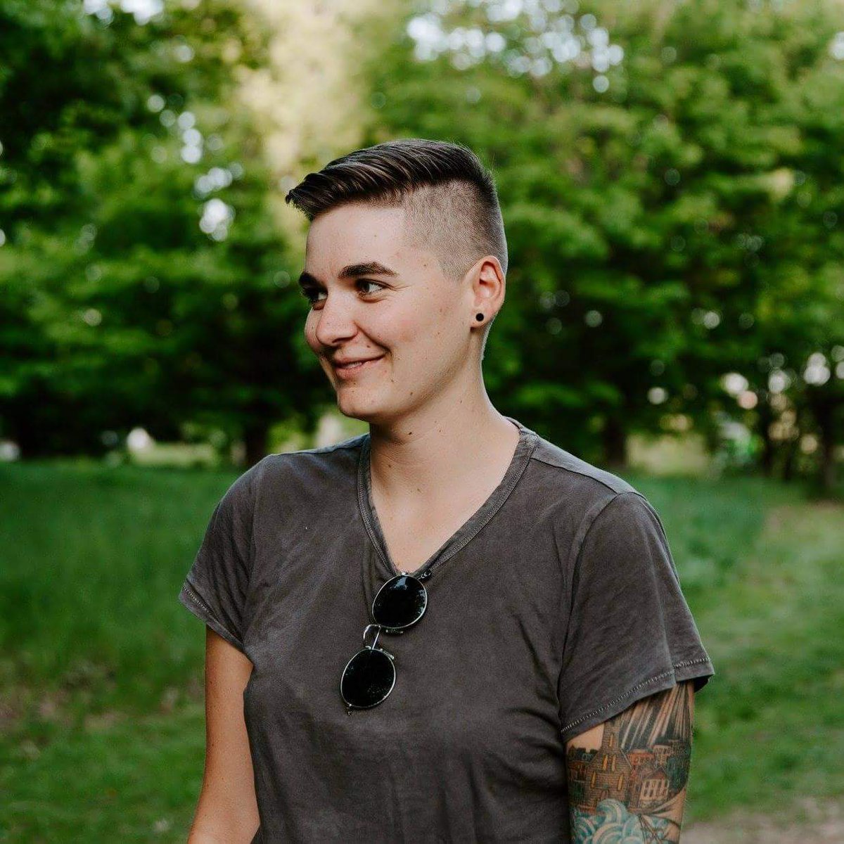 Lumière sur Dominique Léger, conseillère. 🌈
Originaire du Grand Moncton, Dominique est une diplômée de l’Université  Concordia à Montréal avec un baccalauréat en études cinématographiques.