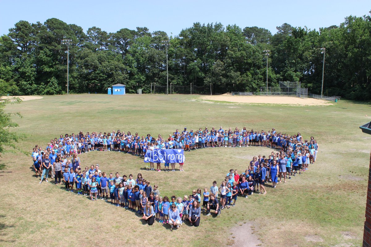 KristinaDemoss's tweet photo. A love for our community ❤️ @CreedsES is #VBStrong! @CongerCasey @BeachSupe @CityofVaBeach #simplycreeds https://t.co/vdOGSfy3ag