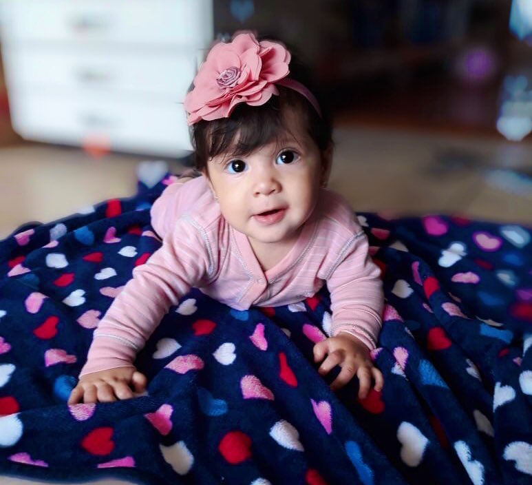 PameCarolinaa's tweet photo. Hoy cumple su primer año 🎂 Alejandrita es la bebé qué siempre soñaba pero nunca veía su rostro. Pedacito de vida 💗 HB2U Alejandra. 👶🏻 #MyFirstNiece #HappyBirthday https://t.co/WDmt5fVhG4