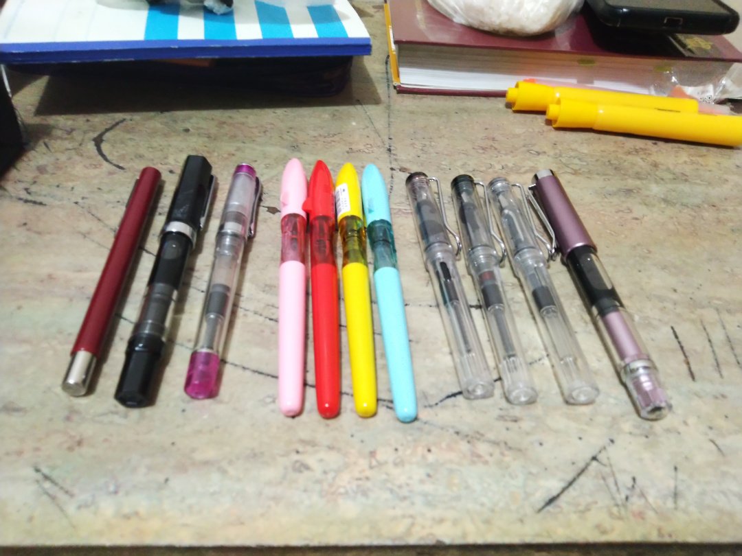 tinasiuagan's tweet photo. Here's my fountain pen collection. I am still in awe how one subdued pen started these all... :) https://t.co/94WcnAkn6P