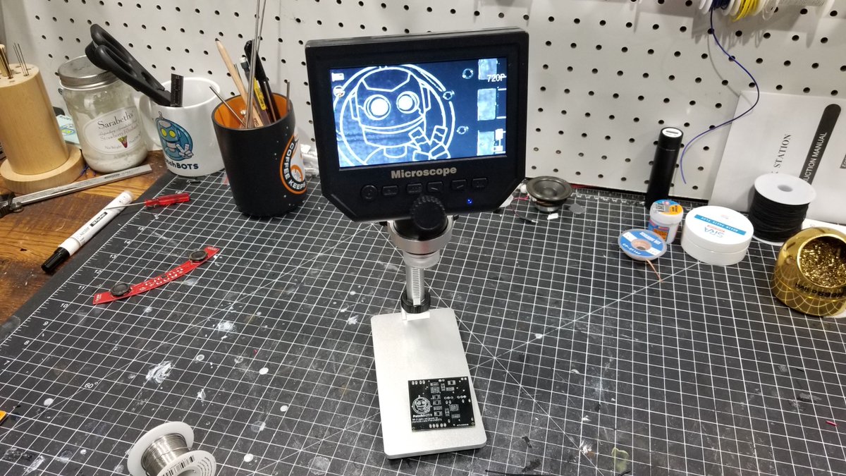 PatchBOTS's tweet photo. Another new toy for the office. My circuit boards are getting tinier and tinier so they need to be MAAAGGGNNNIFFFFFFIIIIEEEEEEED. This thing is great. #microscope #magnify #electroscope #circuitboard #circuit https://t.co/XUuexrVHuM
