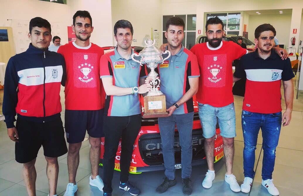 cdvelle1976's tweet photo. Os #Campi6ns da 🏆 Copa Deputación 2019 posan xunto a Pepe López e o seu Citroën C3 R5, o futuro campión de España de rally. Todo no concesionario oficial #Citroën @betulaourense https://t.co/acTCNi7InV