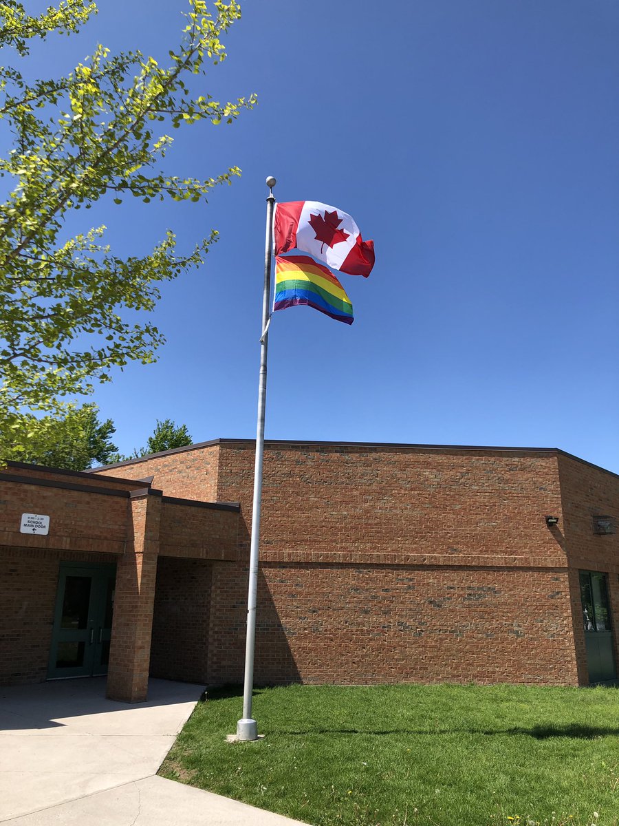 MsKingYRDSB's tweet photo. Happy #PrideMonth2019 🏳️‍🌈 from @hlpsyr 
#InspirePrideYRDSB https://t.co/jA41L3OFBg