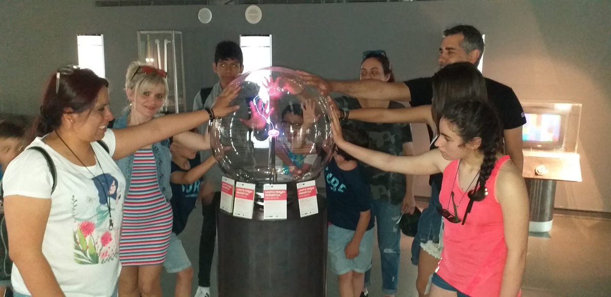 irsearaba's tweet photo. Encuentro convivencial en familia #LimitisForum, proyecto transfronterizo @CTPPOCTEFA #interreg Buscamos potenciar y compartir habilidades a través de experimentos, ilusiones ópticas.... museo interactivo de la ciencia @eurekakutxa en #Donostia | Eureka! https://t.co/uPXcLkgBz1 https://t.co/uGcsM4qV6t