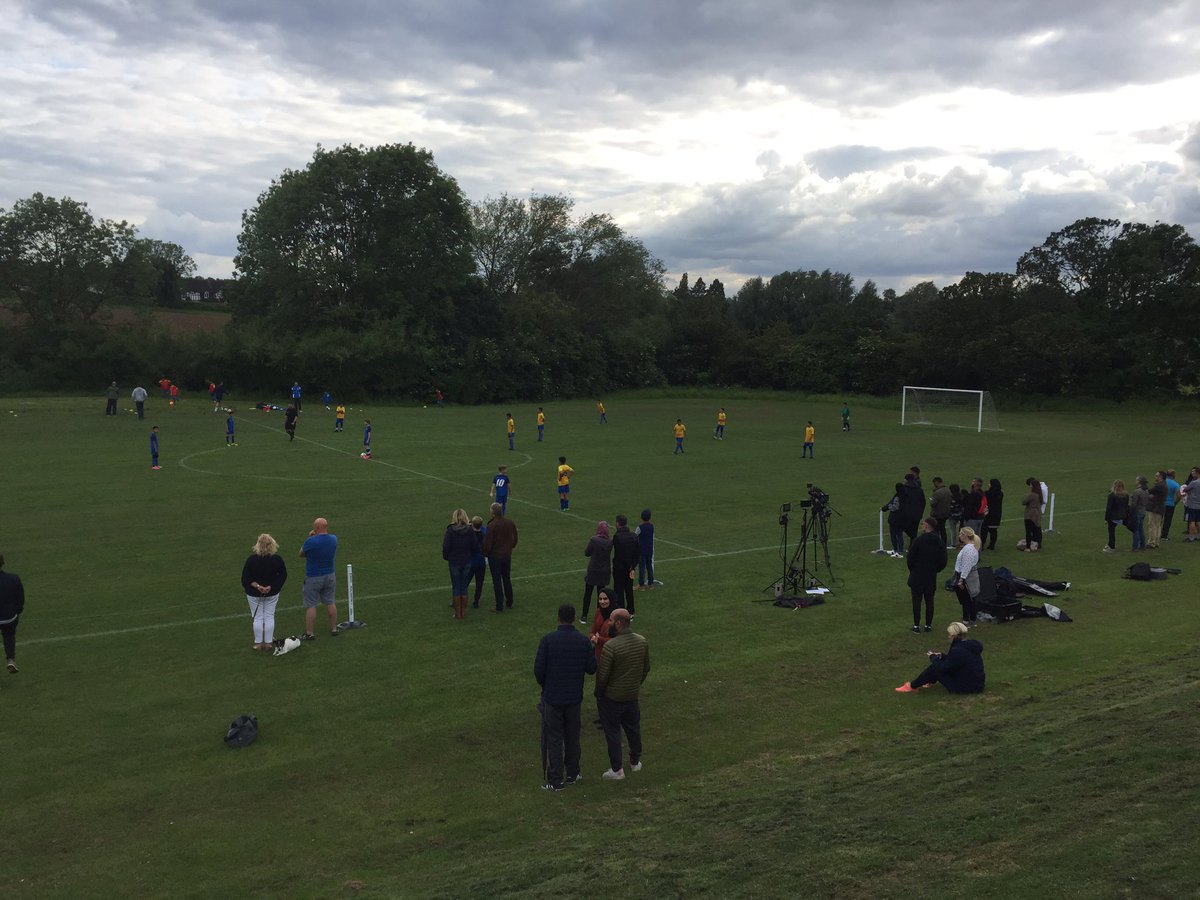 Nathfrench86's tweet photo. Working on some new activations for the @FA Respect campaign.
Thanks @leicsfa & Stoneygate Lions FC. Coaches, parents & players were brilliant 👍🏼
#WeOnlyDoPositive https://t.co/rOrPgzJ5GL