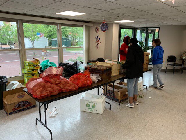 BrocktonHousing's tweet photo. Another great event by People Affecting Community Change at the Campello High Rise. #thankyou for all that you do for our residents and the community. #BHA #brocktonhousing #partnersinhousing #communitypartners #helpingothers #Brockton #Massachusetts https://t.co/PXA4usmdw6