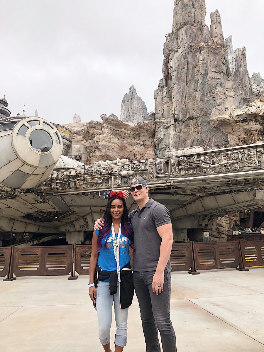 Full size Falcon...in my life...this is just insane #GalaxysEdge