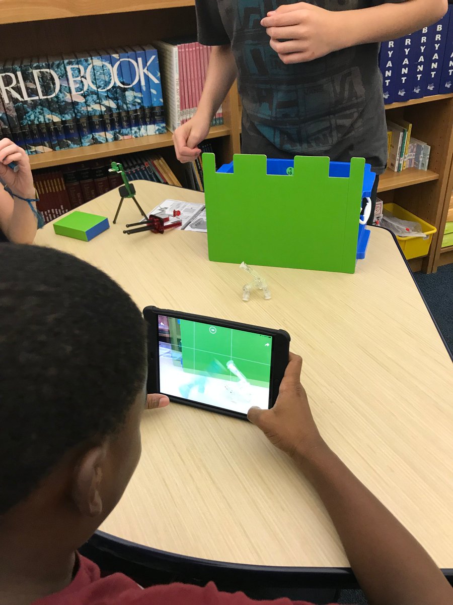 LibraryTx's tweet image. Final makerspace in the Bryant Library for the 2018-19 school year!!  Students having fun with Stikbots and creating some cool stop/motion videos!!