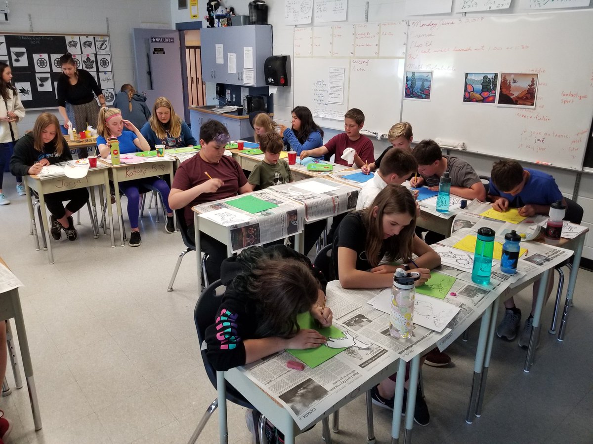 LPS_Crestview's tweet photo. A big thank you to Judy and Shelby from CAHEP and Maxine from the Oliver Paipoonge Public Library for working with Mr Sawyer's grade 7 and 8's and teaching them how to paint in The Woodlands style.  #LPStb https://t.co/JilPltWbs1