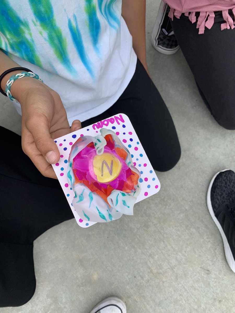 Haweselementary's tweet photo. Chuhily bowls from 4th grade! #wowza #lovethem #behawesome #hawesnation #ptafunded https://t.co/C5IzMPZDgu