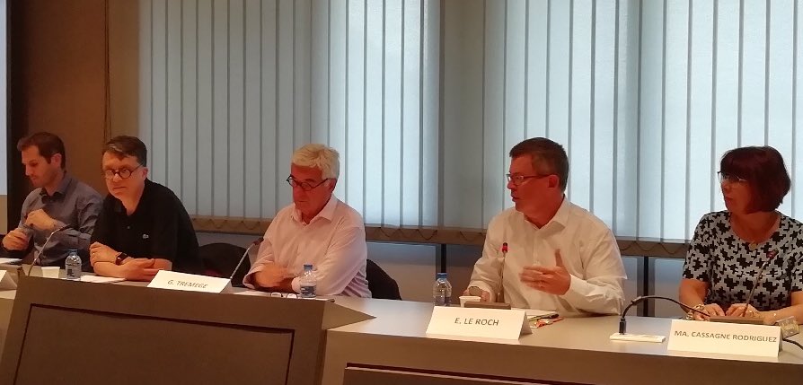 fxbrunet's tweet image. Aux côtés de @GerardTremege et d’@emmanuelleroch4 de #PROCOS pour animer une réunion avec les commerçants consacrée au dispositif #ActionCoeurDeVille. Enjeux et opportunités pour le commerce. @MairieTarbes @AggloTLP @TellementTarbes