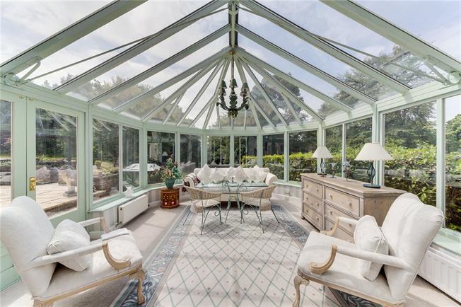 HamptonsFarnham's tweet photo. Monday Mansion

A seven bedroom country house offering over 4,600sqft of accommodation in secluded grounds of five acres.

GP £2,150,000 https://t.co/c6X5sDfXjJ