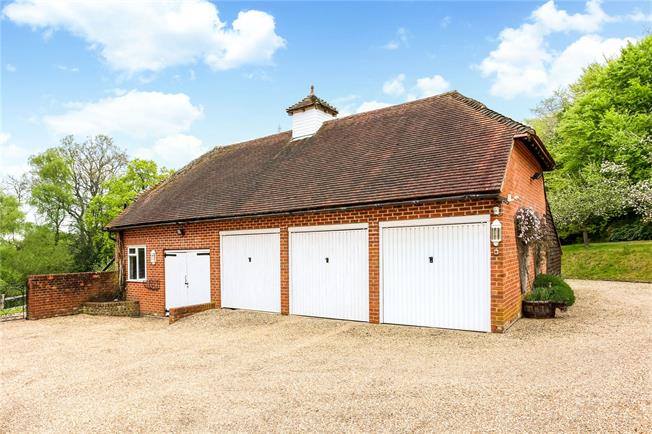 HamptonsFarnham's tweet photo. Monday Mansion

A seven bedroom country house offering over 4,600sqft of accommodation in secluded grounds of five acres.

GP £2,150,000 https://t.co/c6X5sDfXjJ