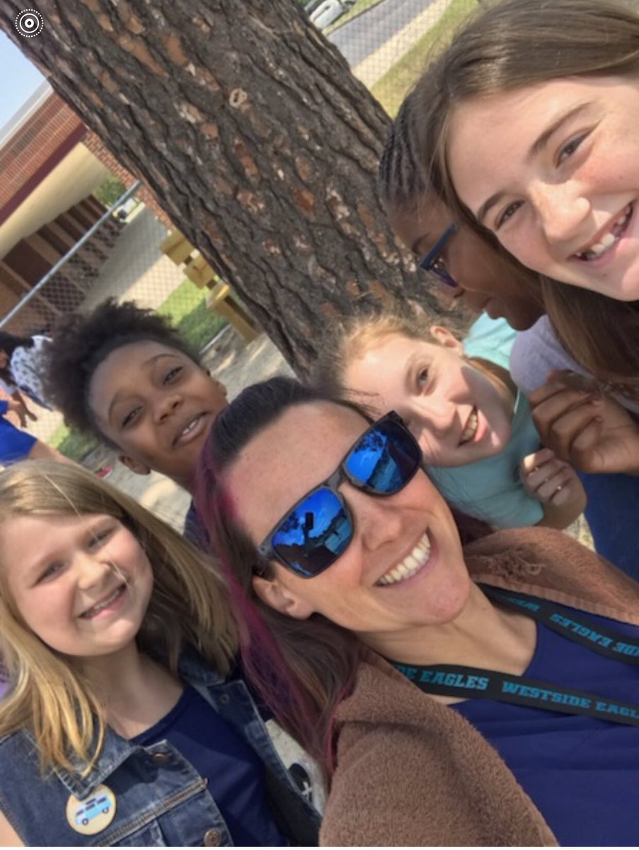 RHSPrincipal1's tweet photo. Mrs. Sonnet-5th grade math teacher in Isle of Wight County in Virginia❤️100% of her math students passed their Standards of Learning test in her home room! Prize-color Mrs. Sonnet’s hair. So proud of this Clay County trained educator! #mamaproud #3rdgenerationeducator #weRise 🐾 https://t.co/BEJclzs35a