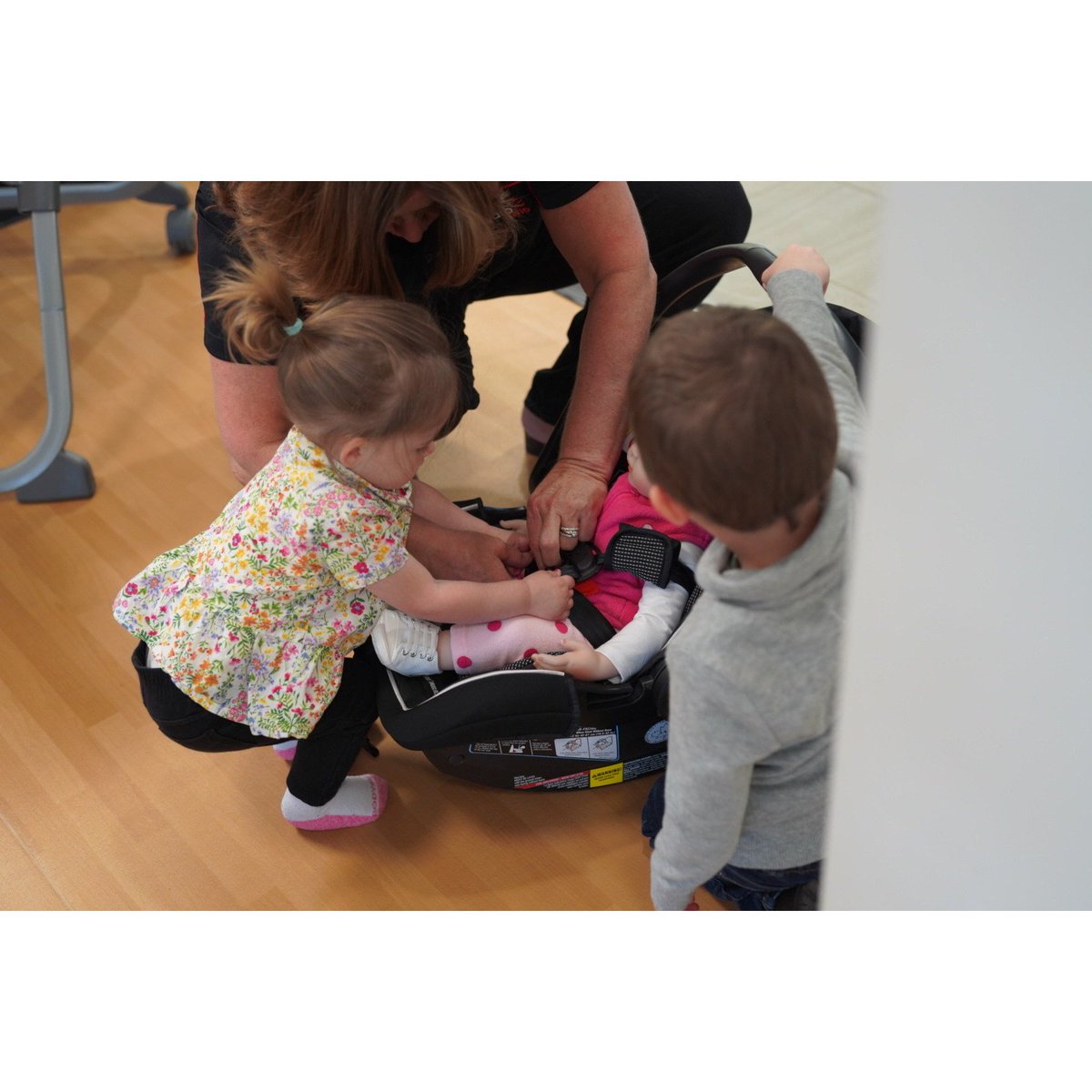 CNWNews's tweet image. Childhood safety advocates @HydroOne and @parachutecanada urge Canadian families to #FallProofYourHome bit.ly/2KjlQ0i