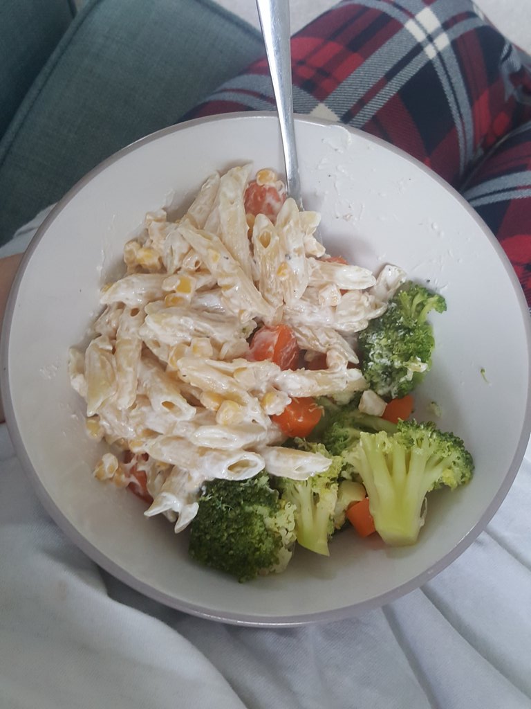 SWVickyMK's tweet image. Quick and easy dinner for me today. Quark stirred in pasta and sweet corn with extra speedy veggies. All unlimited with @SlimmingWorld

First time with @coopuk quark and not bad! 
#notbad #slimmingworld
#mondaythoughts