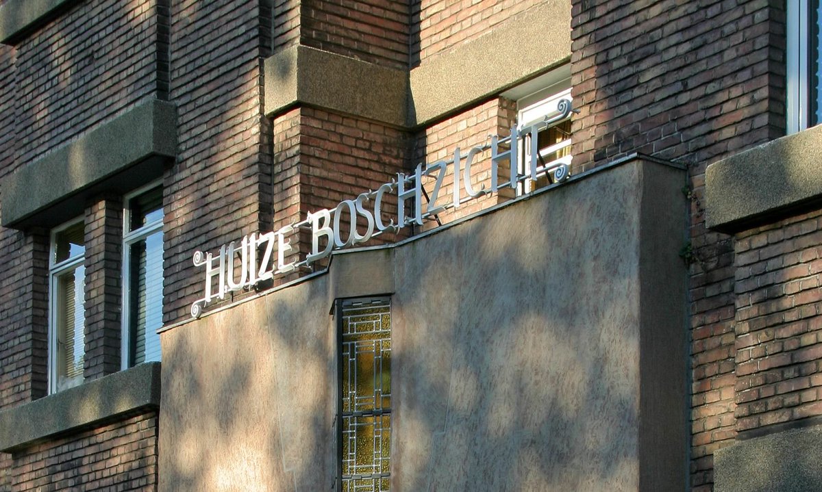 NHS100jaar's tweet photo. Nieuwe Haagse School wandeling: Stad door de ogen van een woonhotel bewoner. 15 juni Dag van de Architectuur. Info: https://t.co/VCSQlvFnF5 @DvdA_DenHaag #dvda2019 https://t.co/R8qSSlowKN