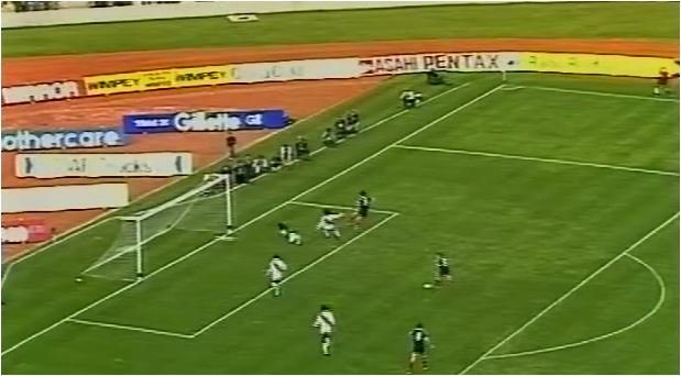 CopadeOro_TK's tweet photo. 21:59 #wk78terugkeek #scoper GOAL SCO! Daar is het eerste doelpunt voor Schotland al. Quiroga kan een laag schot niet goed verwerken en Joe Jordan schiet de bal binnen. De perfecte start voor het goed begonnen Schotland. Maken hun praatjes tot nu toe helemaal waar. https://t.co/saeCY67YrQ