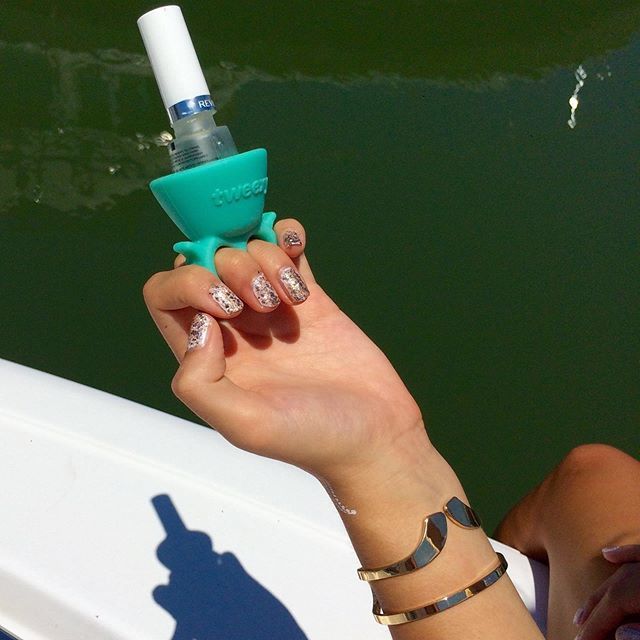 Nothing like a little sparkle to brighten your day. .
.
#tweexyeurope #giftsforher #nailart #graduate bit.ly/2IabFZ2