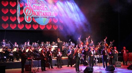 #LoQuePublicaLaArtisteada: Te la rolo Comadrita #LaSonoraSantanera de #CarlosColorado y #MariaFernanda llenaron de color, sabor, ritmo y ambiente como solo ellos saben al #AuditorioNacional poniendo a bailar y a canar a las 10 000 personas que se dieron... facebook.com/38021808899516…