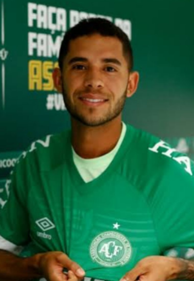 O lateral esquerdo Roberto já foi liberado pela #chapecoense e sua chegada a Florianópolis só depende do #Figueirense. Segundo o presidente Maninho, negociação confirmada, empréstimo até o fim de 2019. Quanto ao Renato, afirma não haver nada sobre sua saída, ao menos para agora.
