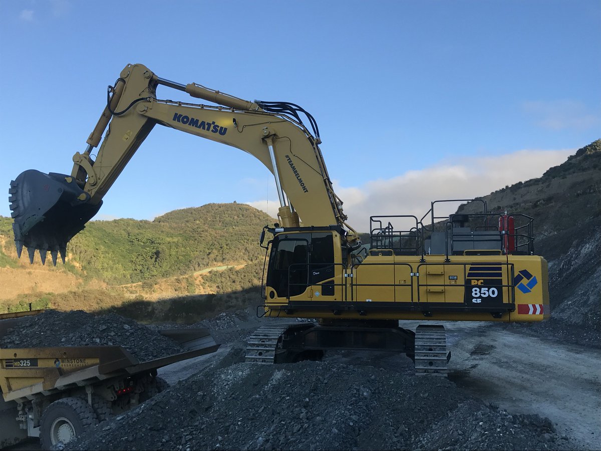 Komatsu_NZ's tweet photo. Our largest construction excavator, the powerful 80 tonne PC850-8E0 Super Earthmover combines a powerful digging force with a variety of operating modes to maximise machine productivity and efficiency. Read more at https://t.co/n2UfuJXOi8
#komatsunewzealand #excavator #pc850 https://t.co/BlyN6aMvY6
