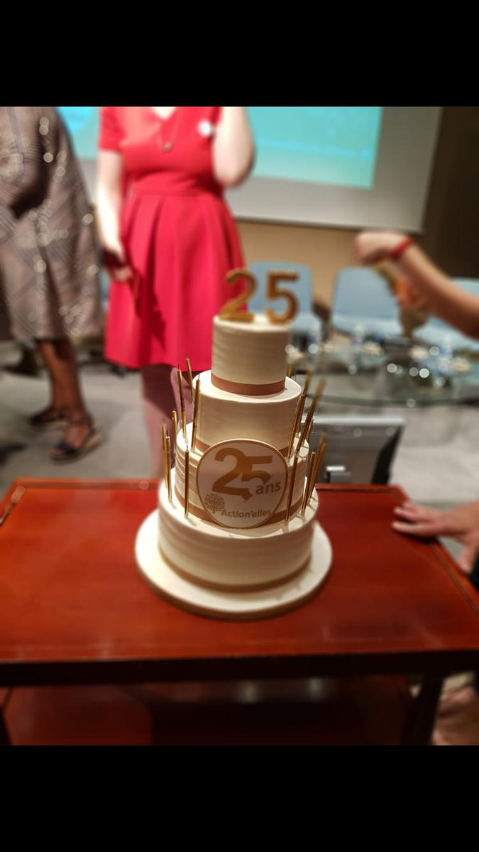 ActionElles's tweet photo. Joyeux anniversaire Action’elles ! Ravies d’avoir pu fêter nos 25 ans à Paris avec vous ! #actionelles25ans
RDV le 25 juin à Lyon !
Merci à nos partenaires @FBFFrance @Bpifrance @100000e @The_Machinery @NUHANCIAM @monmasqueparis @assocresus @allianzfrance @Cerfrance  @CRA_asso https://t.co/IJjotZ5WHr