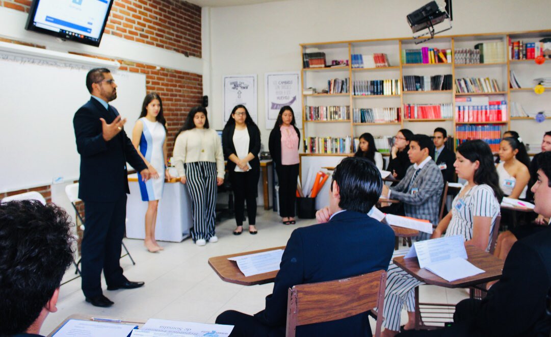 RicardoAlmanza1's tweet photo. Un honor haber sido distinguido como invitado especial en el “Our #Hamilton #ModelofUnitedNations” #OHMUN2019. Indispensable y motivacional que las nuevas generaciones se preocupen y debatan las problemáticas globales. #UnitedNations #OHMUN #NacionesUnidas https://t.co/zrxSM8Q2Ip