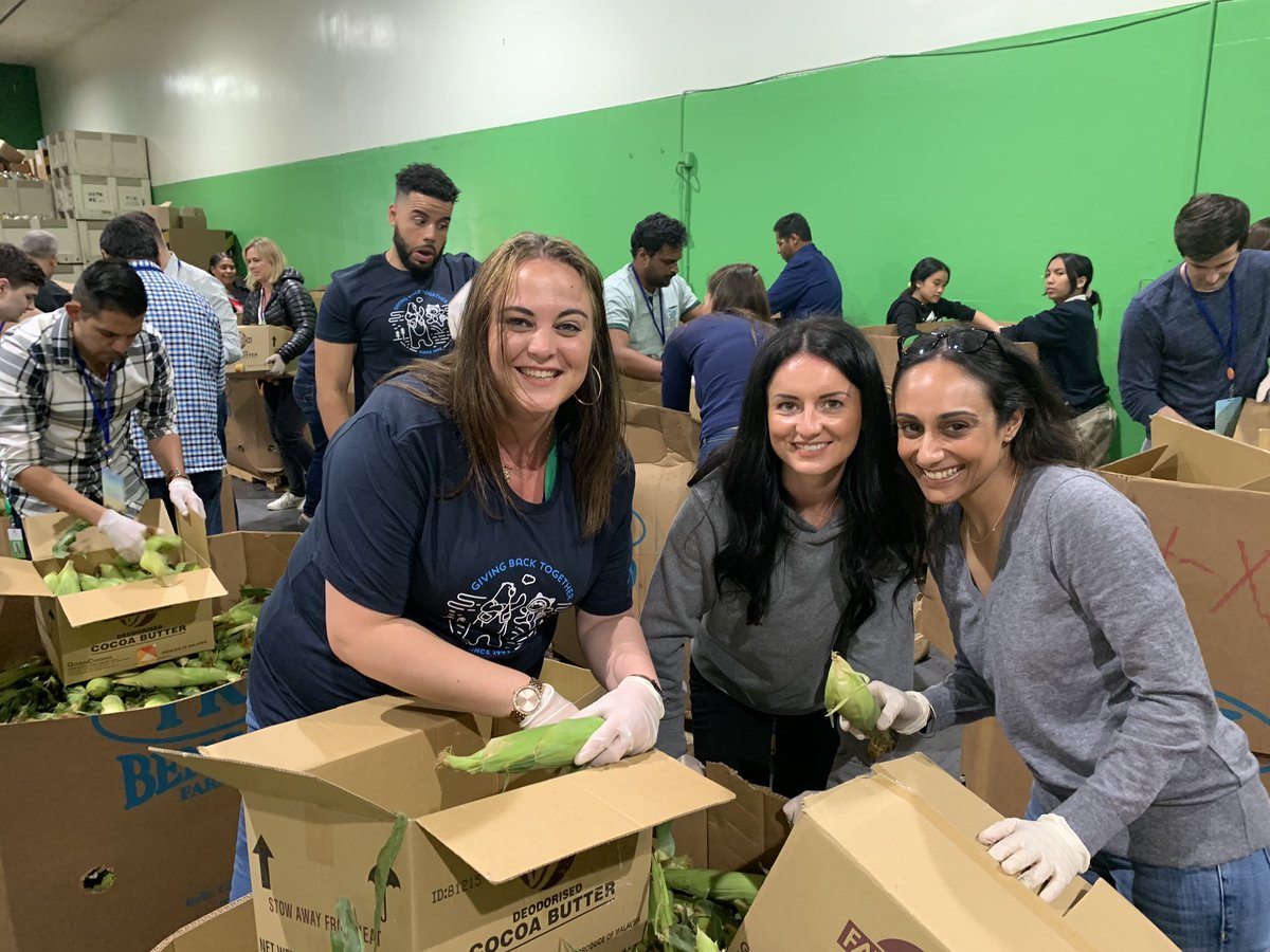 LauraPoole_91's tweet photo. Packing up corn at the Foodbank today during VTO #givingback #SanFrancisco #becomingsalesforce https://t.co/iBptjsrgkc
