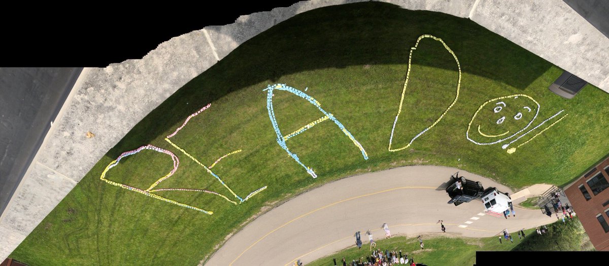 msbressett's tweet photo. Throughout the school year, Prairie sixth graders created a paper link for every book they independently read.  Today sixth grade English classes took our links outside and spelled out the word “READ😀!” with all of the links.@TLobbins220 @Prairie220 #PrairiePride #welovereading https://t.co/koEOoNfbQh