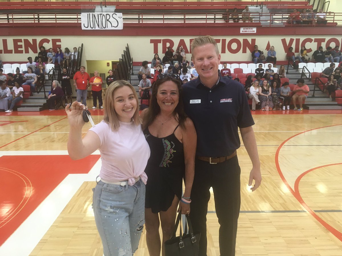 NSHSlegends's tweet photo. 2019 Perfect Attendance Car Winner Junior Jamie Hickey‼️🚘🚘🚘🚘 Six Years of Perfect Attendance‼️ #2 in her class‼️‼️

Thank you Kelley Automotive Group!

@wane15 @FtWayneCommSkls @drivekelley @nshslegends_ss @FOX55FortWayne https://t.co/Zivp3jIHec