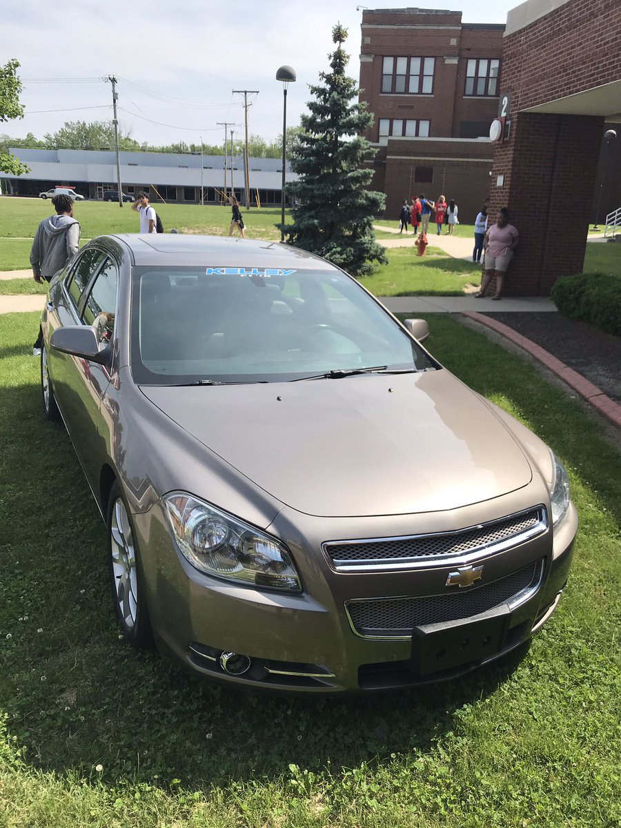 NSHSlegends's tweet photo. 2019 Perfect Attendance Car Winner Junior Jamie Hickey‼️🚘🚘🚘🚘 Six Years of Perfect Attendance‼️ #2 in her class‼️‼️

Thank you Kelley Automotive Group!

@wane15 @FtWayneCommSkls @drivekelley @nshslegends_ss @FOX55FortWayne https://t.co/Zivp3jIHec