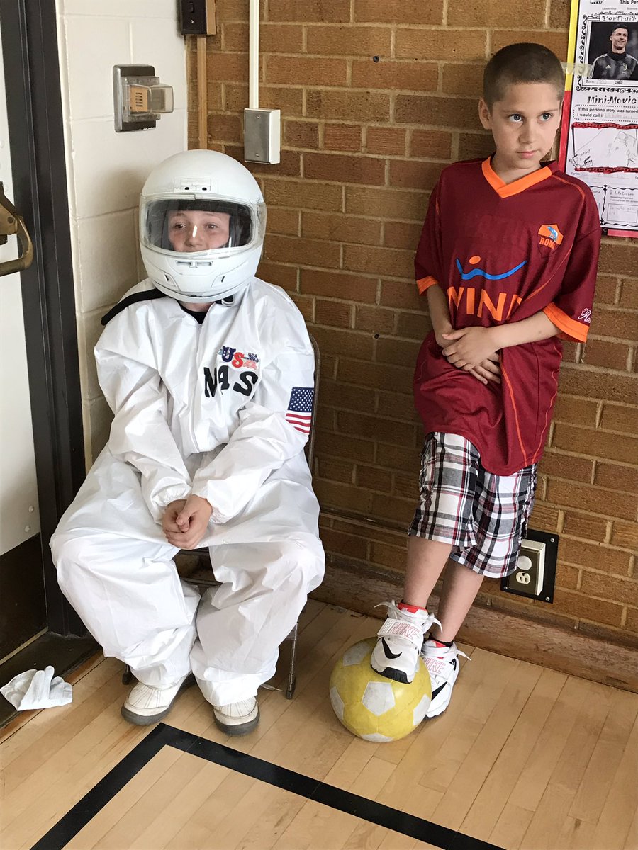GoKittyhawks's tweet photo. @GoKittyhawks 5th grade Wax Museum today!!  Can you guess who they are?? @CRSCHOOLS https://t.co/OcGLB6sk22
