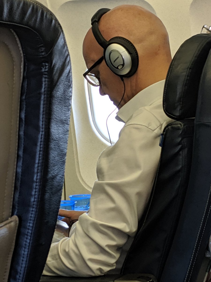 kmurthy's tweet photo. Found @notthefakeSVP on my flight from NYC to Boston. #scottvanpelt #svo #espn @espn #nottherealsvp https://t.co/omMcsVncHz