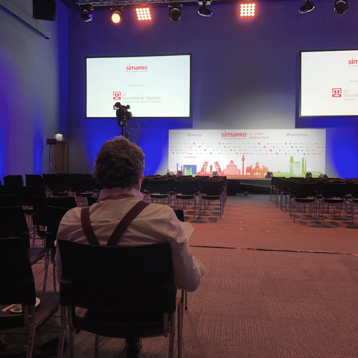 tomas_villen's tweet photo. Fue un auténtico placer participar en la edición #SIMAPRO2019 #Fridayfunday The customer experience, y transmitir nuestra experiencia de gestión y fascinación con nuestros clientes #Car4LifeCustomer4Life #VamosPorsche🇩🇪🇪🇸 https://t.co/sPgqf0BZvS