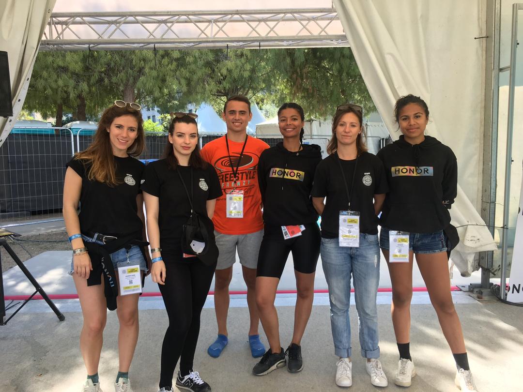 Honor_FR's tweet photo. Une équipe de choc cette année au #fiseworld ! Merci aux hôtesses et à @Jujusiau pour avoir mis la patate sur le stand HONOR 😊

#HONORFISE #HONORMyWorld https://t.co/x9Yj4hM04Q