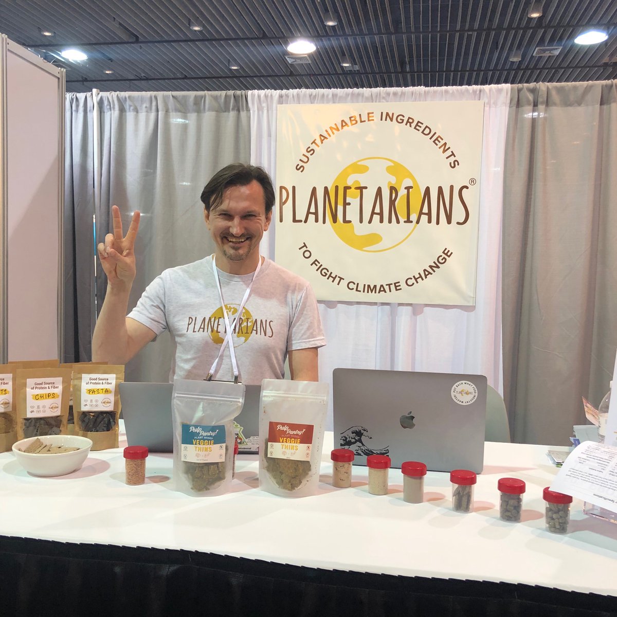 PlanetariansNet's tweet photo. Thanks to our friends from Pulp Pantry for sharing the delicious snack made from the range of #upcycled ingredients, including Defatted Sunflower Seeds Flour! You will die for the taste ;) Try at #IFT19 booth 4713 https://t.co/Xly9aHfaHS
