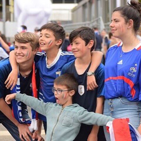 LigueFootLFPL's tweet photo. 📸🇫🇷 Nos photos côté supporters de l’@equipedefrance @FFF ! #FiersdetreBleus #lfpl #Nantes #FRABOL
▶️ https://t.co/pTfgtNPIMw https://t.co/zTR0NoAJ0S