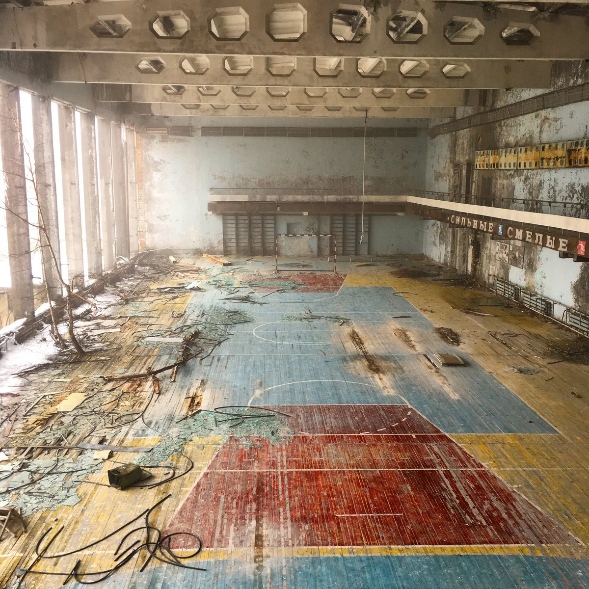 LauraPoliakoff's tweet photo. For those watching #ChernobylHBO these are some photos my boyfriend took when he went there on a tour last year - these are from the abandoned city Pripyat https://t.co/vLBHLJODUj