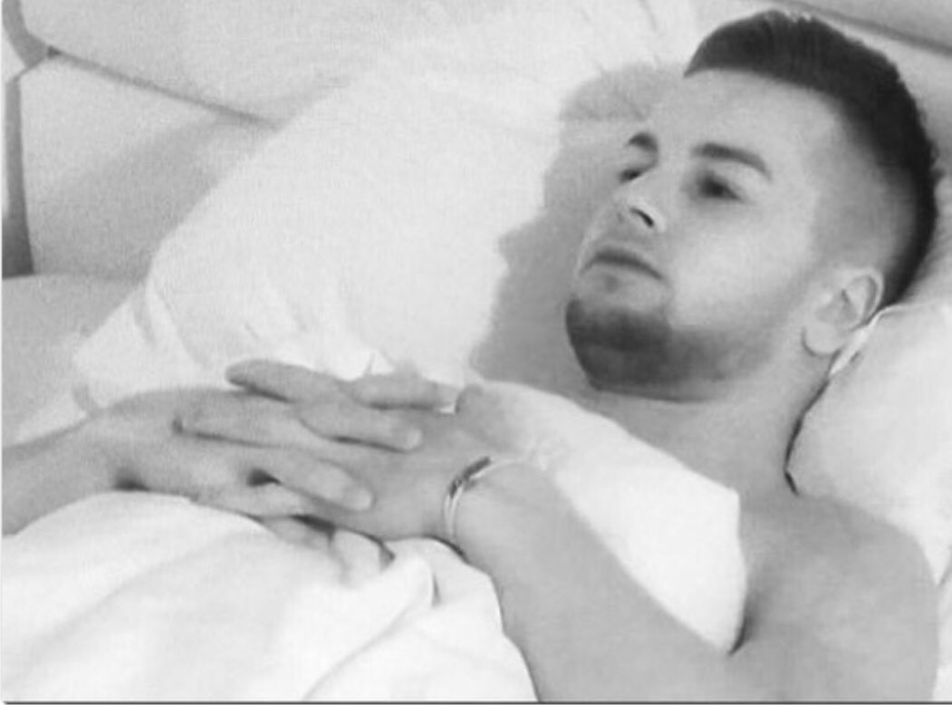 roseads_'s tweet photo. Sitting here waiting for the #Loveisland2019 memes like https://t.co/6ZHM8ZWMtS