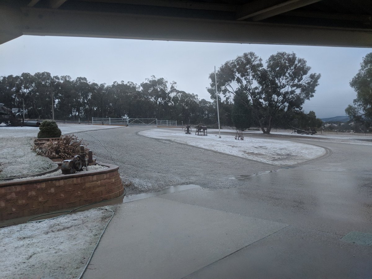 Cass_Coleman's tweet photo. Who doesn't love a Snow day. #ilovelithgow https://t.co/IHyXegdFU7