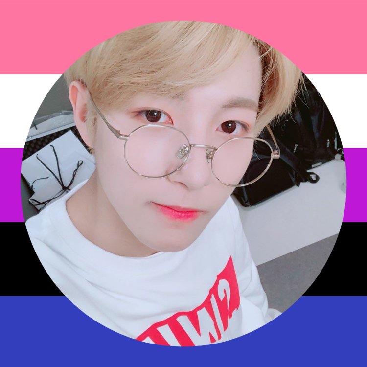 LockscreensNCT's tweet photo. ◻️#Renjun genderfluid pack
▪️Rt if you save 
▪️Fav if you like
▪️Request   
#PrideMonth 
~hyemi https://t.co/vW0O27d1BY
